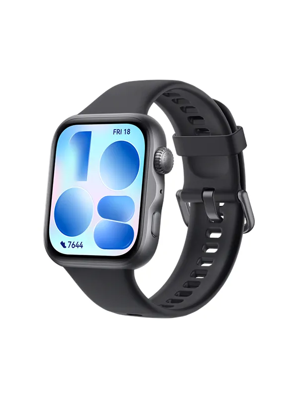 Huawei Watch Fit 5 i svart med svart silikonrem och en blå urtavla med stora siffror på den rektangulära AMOLED-skärmen
