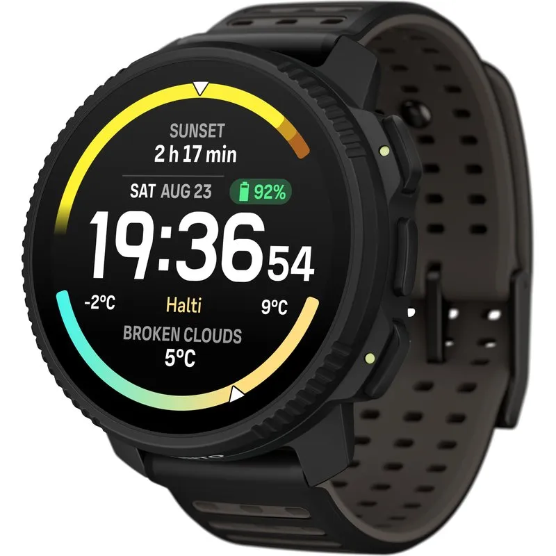 Suunto Vertical 2 i svart med brun silikonrem och rund AMOLED-skärm som visar klockan 19.36 med solnedgångsring