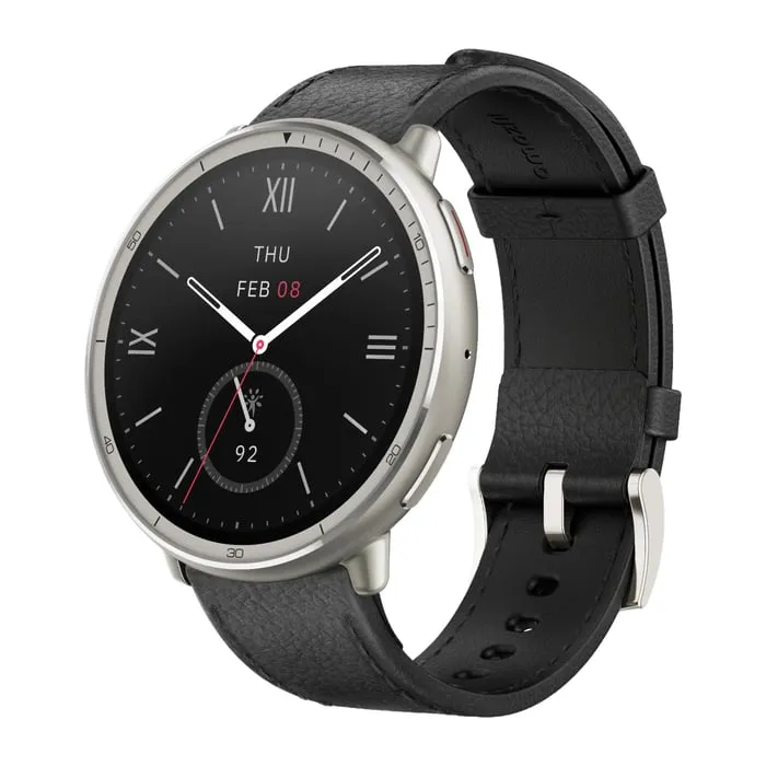 Amazfit Active 2 Premium i silver med svart läderrem och en klassisk analog urtavla på AMOLED-skärmen