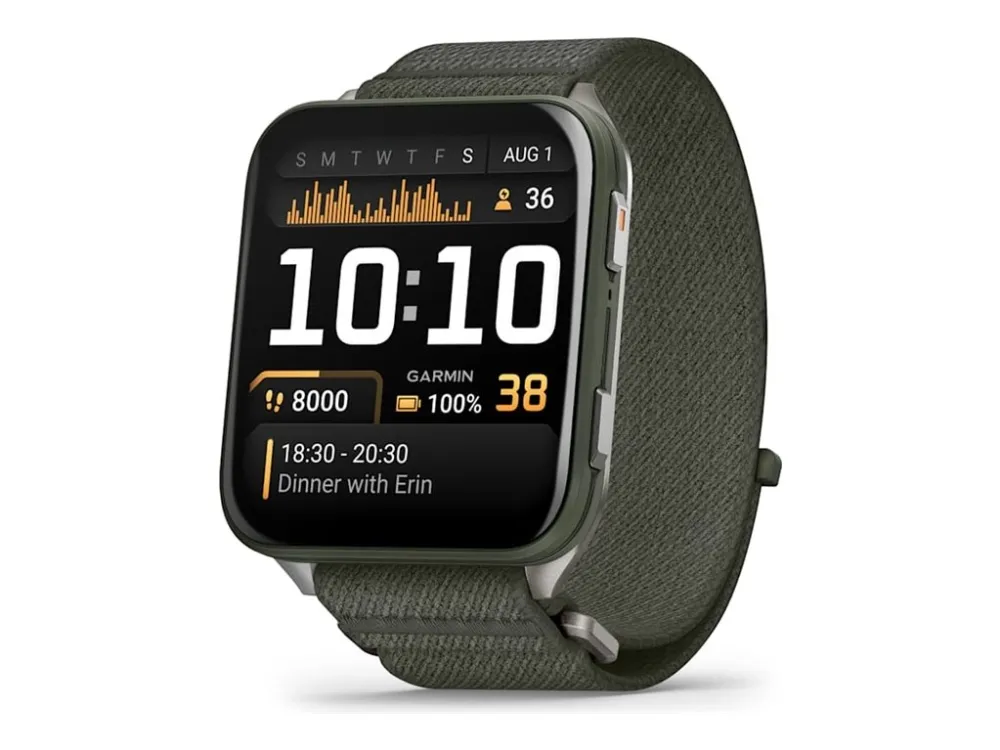 Garmin Venu X1 i mossgrönt med nylonrem och rektangulär AMOLED-skärm som visar en klockface med tid och kalender